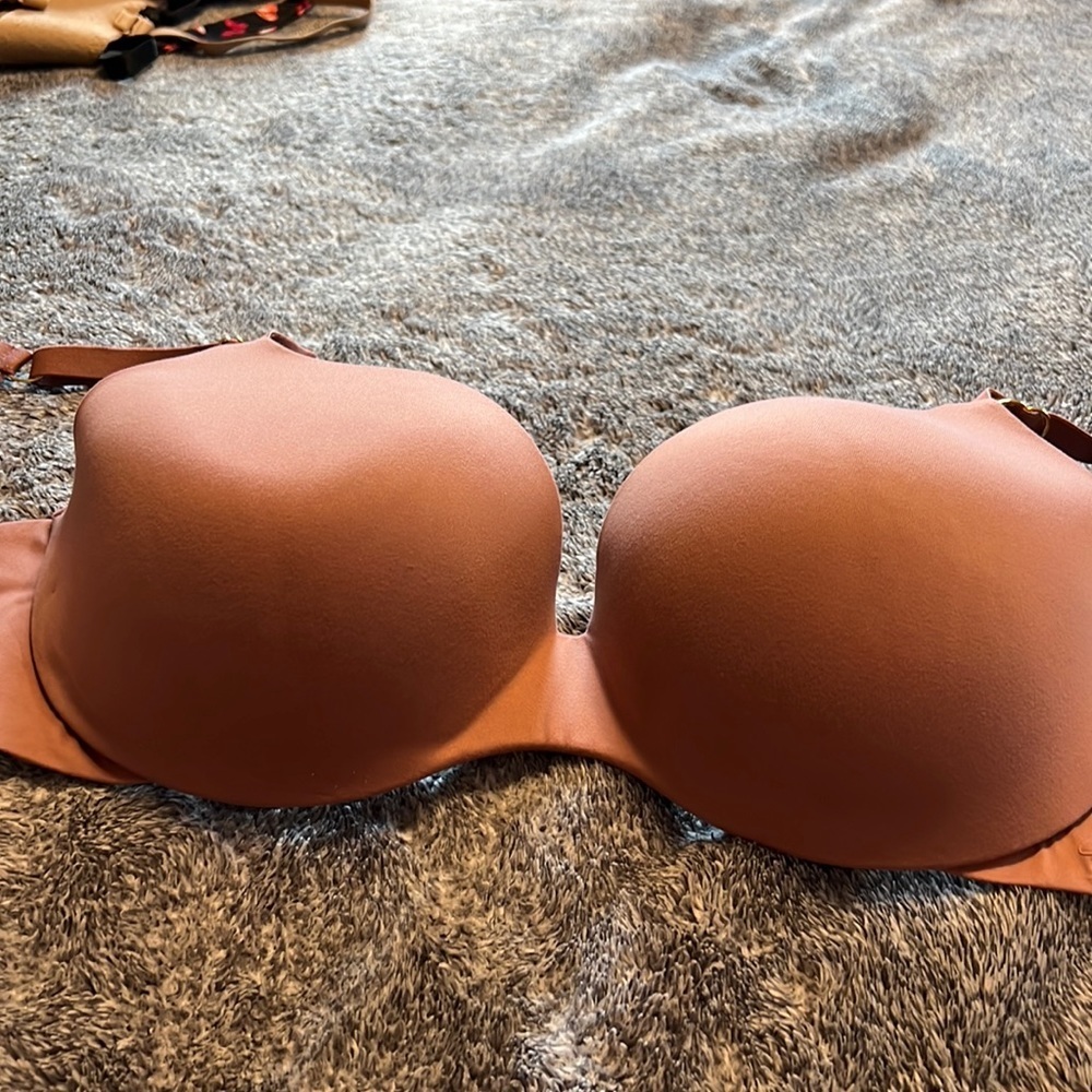 Victoria’s Secret wired bra